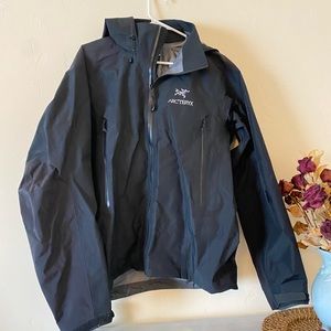 Arc’teryx Beta Gortex Shell - Men’s Medium